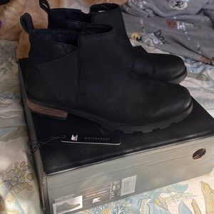 Sorel Emelie Chelsea boots in Black